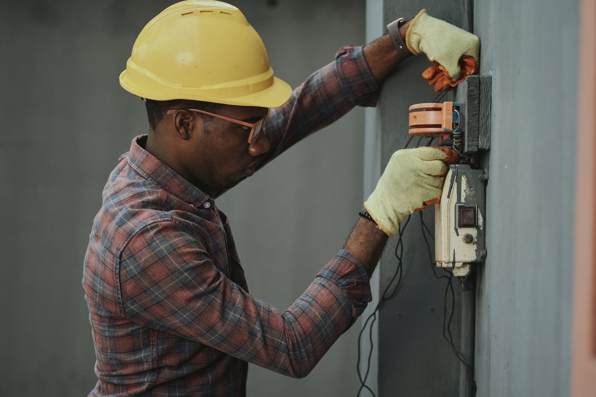 Top 15 Quick Questions to Ask Your Electrical Technician - 2021 Guide